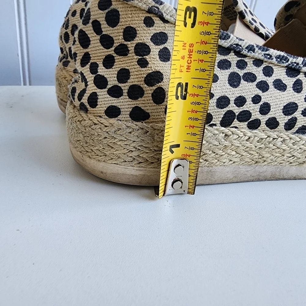 ESprit woman’s slip-on shoes Beige Black Leopard Print Canvas Espadrille Sz 9